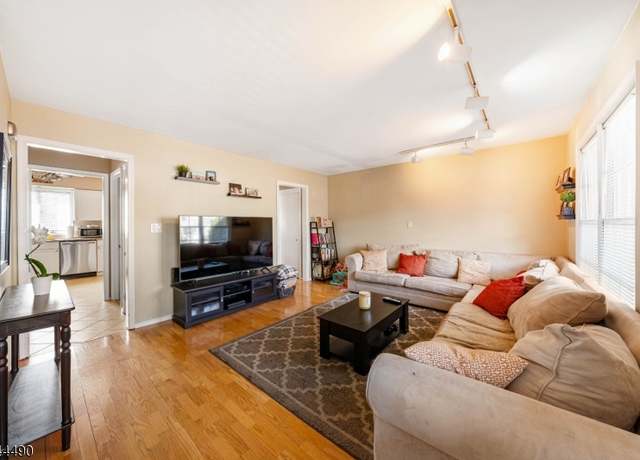 Property at 4 Village Ct, Bound Brook Boro, NJ 08805-1259, 2 beds, 1.5 baths