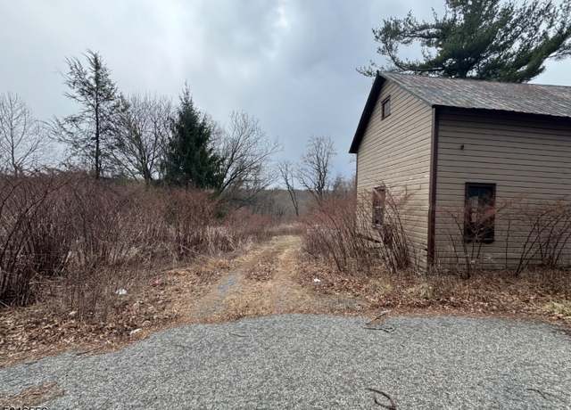 Property at 197 E Mill Rd, Washington Twp., NJ 07853-3189