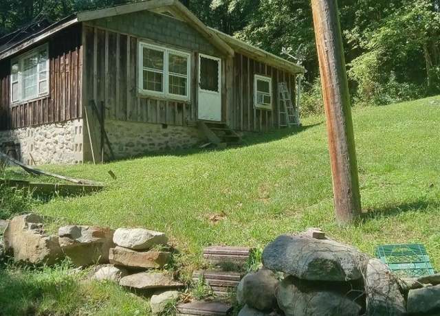 Property at 10 Lakewood Trl, Frankford Twp., NJ 07826-3043, 3 beds, 1 bath