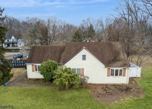 Property at 125 Lenox Ave, Green Brook Twp., NJ 08812-2415, 4 beds, 1.5 baths