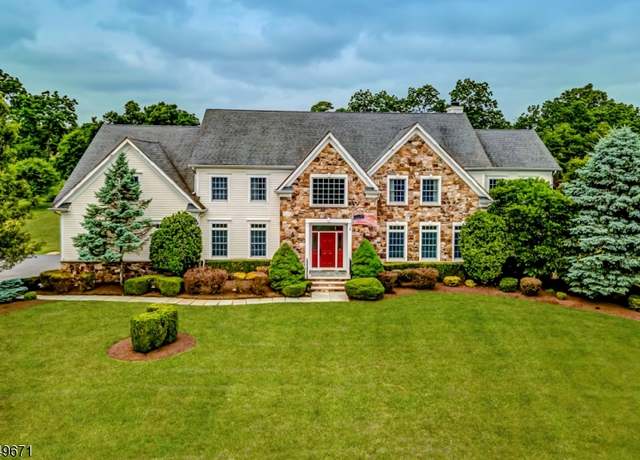 Property at 5 Morningside Ct, Raritan Twp., NJ 08822-5948, 5 beds, 3.5 baths