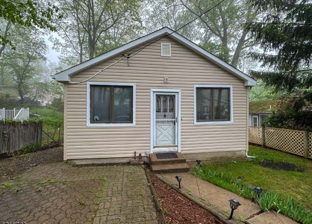 Property at 19 Bucknell Trl, Hopatcong Boro, NJ 07843-1760, 3 beds, 1.5 baths
