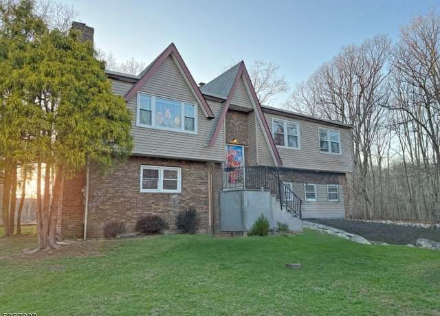 Property at 29 Billings Rd, Hopatcong Boro, NJ 07843, 5 beds, 3 baths