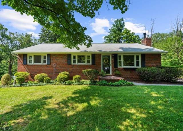 Property at 27 Greenwood Pl, Raritan Twp., NJ 08822-6010, 3 beds, 2 baths