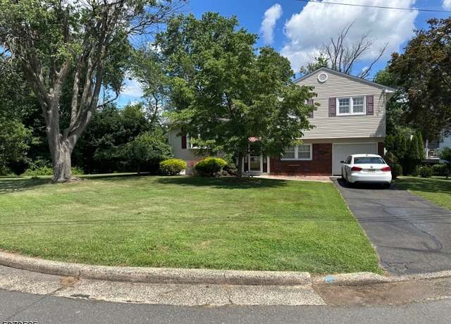 Property at 170 Evans Dr, Manville Boro, NJ 08835-2249, 3 beds, 1.5 baths