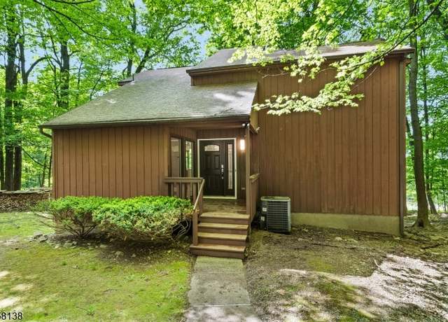 Property at 19 Village Way Unit 7 H, Vernon Twp., NJ 07462-3108, 4 beds, 3 baths