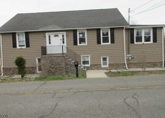 Property at 7 Berry Rd, Wantage Twp., NJ 07461-3009, 7 beds, 4 baths