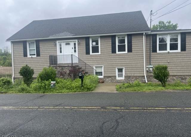 Property at 7 Berry Rd, Wantage Twp., NJ 07461-3009, 7 beds, 4 baths
