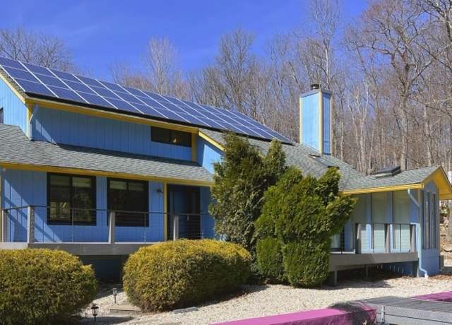 Property at 329 Glen Rd, Sparta Twp., NJ 07871-3145, 3 beds, 2.5 baths