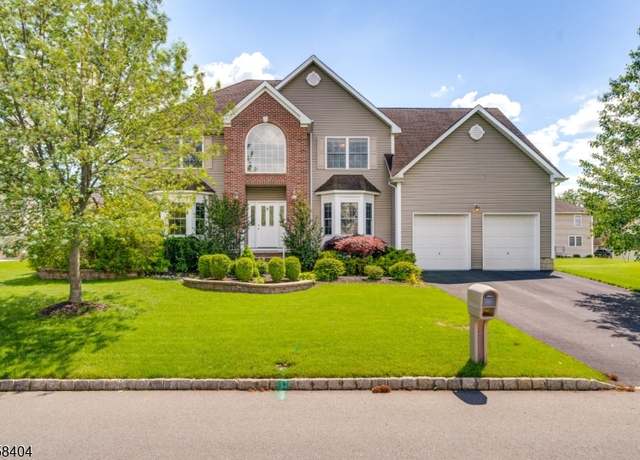 Property at 9 Colgate Ct, Franklin Twp., NJ 08873-3390, 4 beds, 2.5 baths