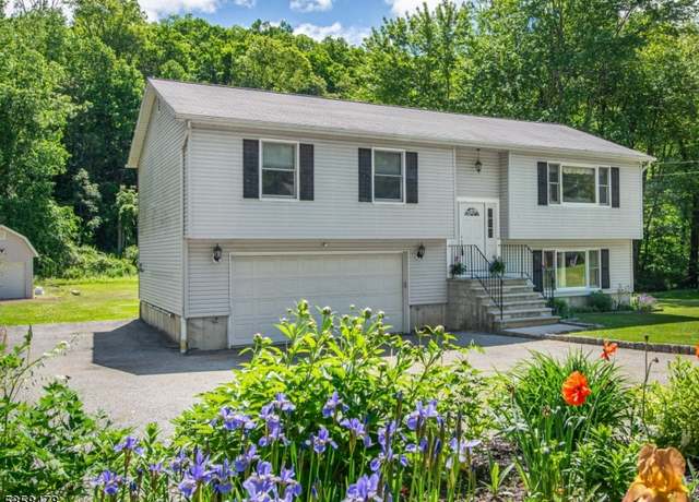 Property at 10 W Shore Dr, Vernon Twp., NJ 07462-3442, 3 beds, 3 baths