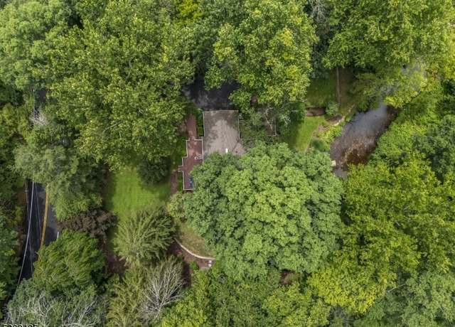 Property at 33 Roxiticus Rd, Mendham Twp., NJ 07945-2501, 3 beds, 2 baths