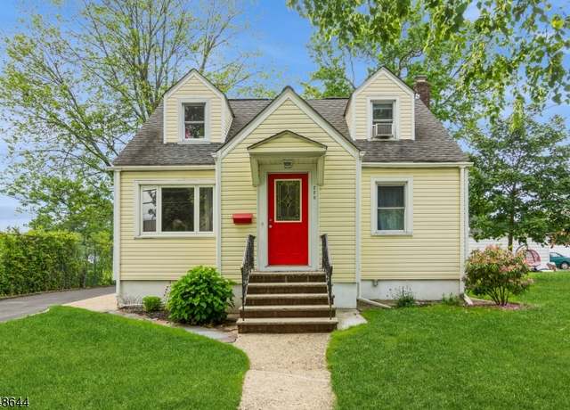 Property at 226 Meadow St, Roselle Park Boro, NJ 07204-1837, 3 beds, 3 baths