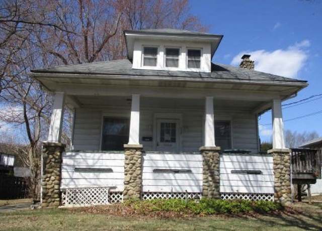 Property at 520 Grand Ave, Hackettstown Town, NJ 07840-1129, 2 beds, 1 bath