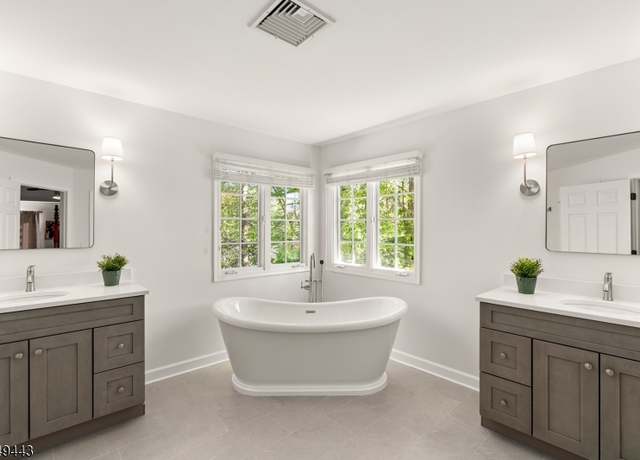 Property at 2 Linsey Ct, Mendham Twp., NJ 07945-2947, 5 beds, 4.5 baths
