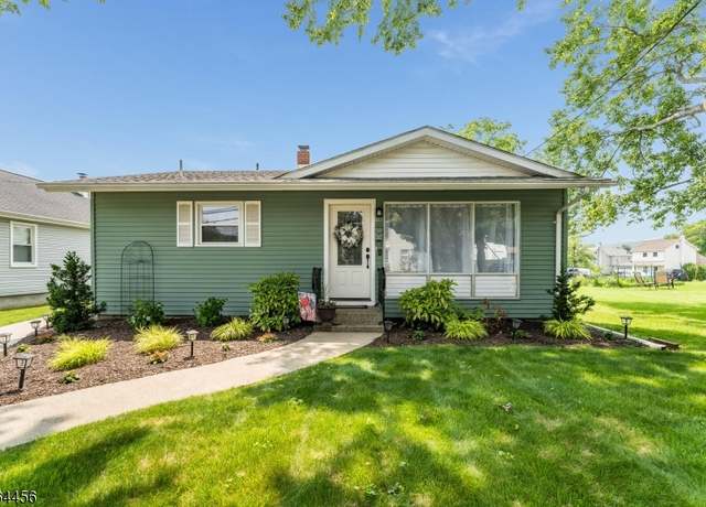 Property at 323 Belvidere Ave, Washington, NJ 07882-1038, 2 beds, 1 bath