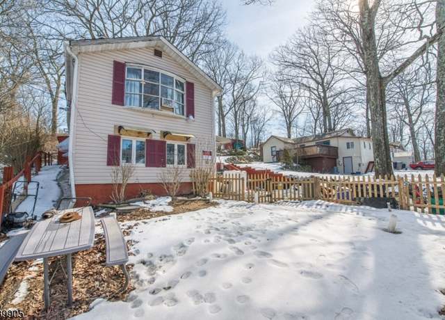Property at 13 Larsen Trl, Hopatcong Boro, NJ 07843-1726, 2 beds, 1 bath