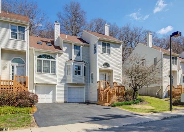 Property at 16 Noelle Ct, Lincoln Park Boro, NJ 07035-2237, 2 beds, 2.5 baths