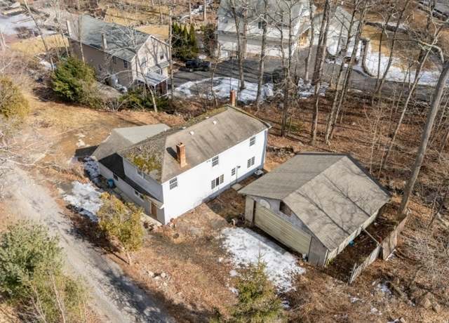 Property at 385 Maxim Dr, Hopatcong Boro, NJ 07843, 5 beds, 2 baths