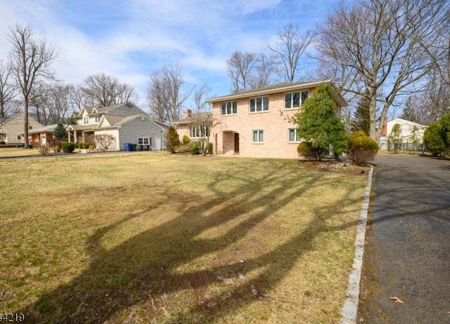 Property at 372 Willow Way, Clark Twp., NJ 07066-2735, 4 beds, 3.5 baths