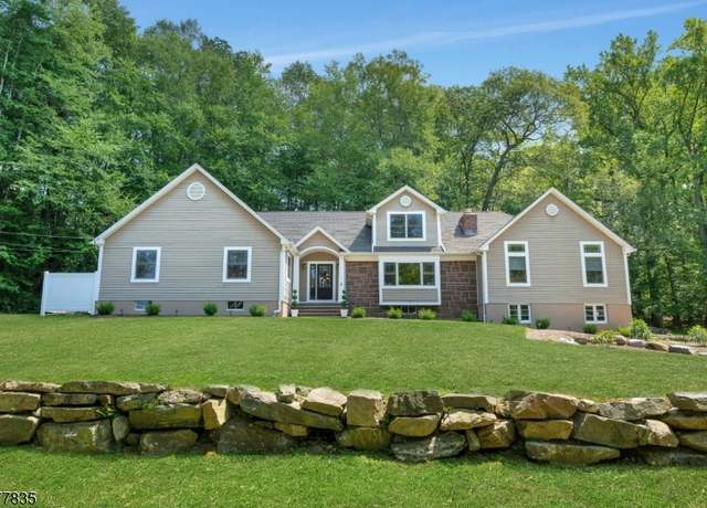 Property at 438 Pepperidge Tree Ln, Kinnelon Boro, NJ 07405-2211, 4 beds, 2.5 baths