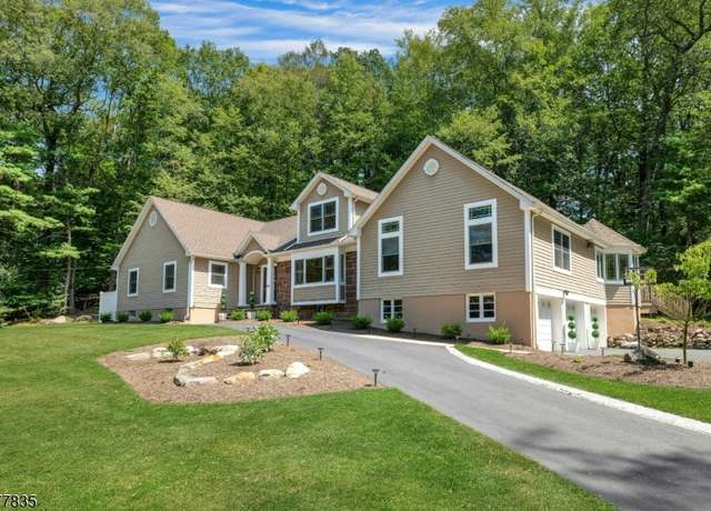 Property at 438 Pepperidge Tree Ln, Kinnelon Boro, NJ 07405-2211, 4 beds, 2.5 baths