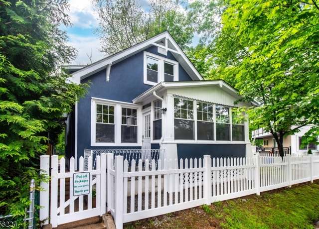 Property at 254 Bergen Blvd, Woodland Park, NJ 07424-2502, 4 beds, 2 baths