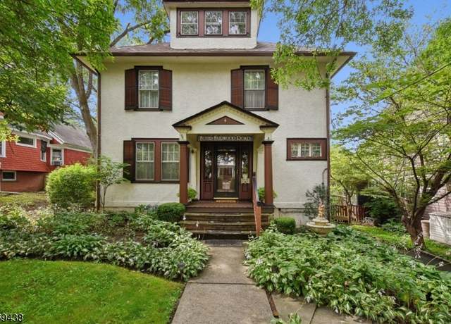 Property at 4 Fairwood Rd, Madison Boro, NJ 07940-1403, 4 beds, 2.5 baths