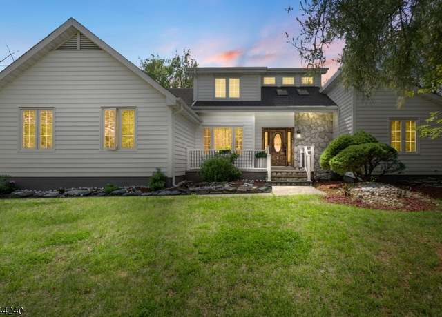Property at 22 Cloverleaf Dr, Marlboro Twp., NJ 07746-1883, 4 beds, 2.5 baths
