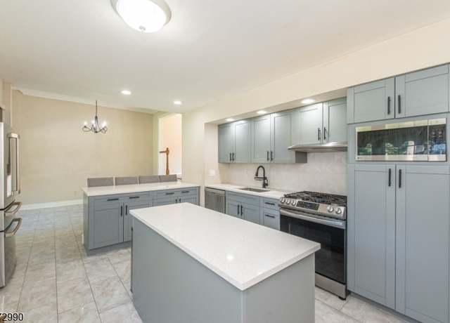 Property at 34 Maplewood Dr, Parsippany-troy Hills Twp., NJ 07054-1440, 4 beds, 2.5 baths