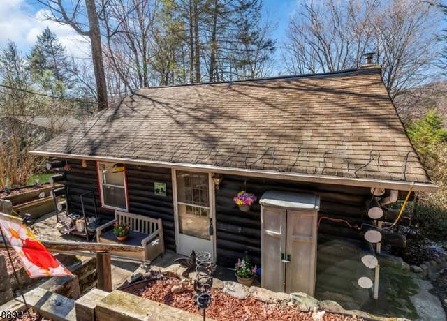 Property at 25 Garnet Dr, Jefferson Twp., NJ 07438-9722, 2 beds, 1 bath