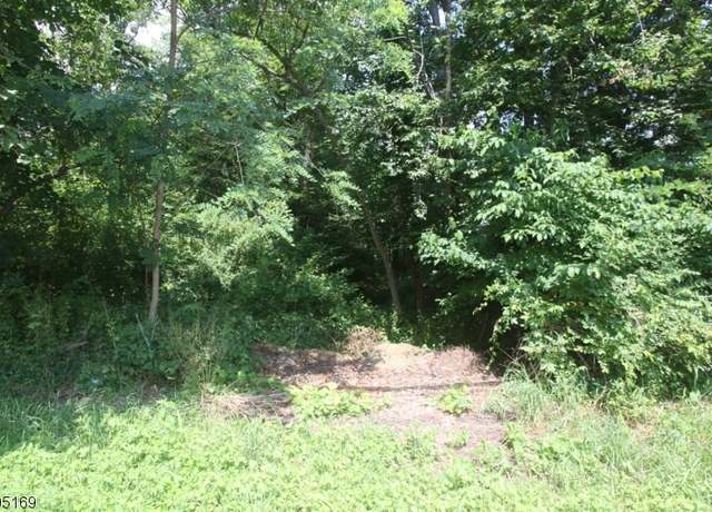 Property at 5 Wills Ave, Hopatcong Boro, NJ 07874-2333