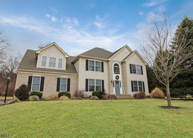 Property at 2 Tara Ct, Hardwick Twp., NJ 07825-3202, 4 beds, 2.5 baths