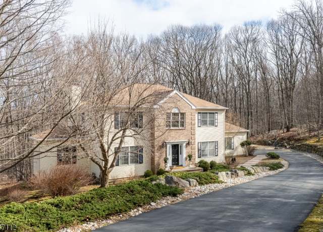 Property at 20 Edinburgh Dr, Randolph Twp., NJ 07869-2137, 4 beds, 2.5 baths