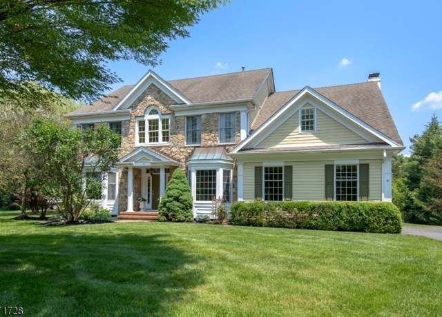 Property at 4 Dogwood Ct, Bernardsville Boro, NJ 07924-2809, 5 beds, 3.5 baths