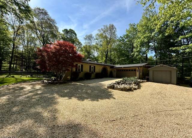Property at 22 Hayward Rd, Sparta Twp., NJ 07871-3119, 3 beds, 2.5 baths