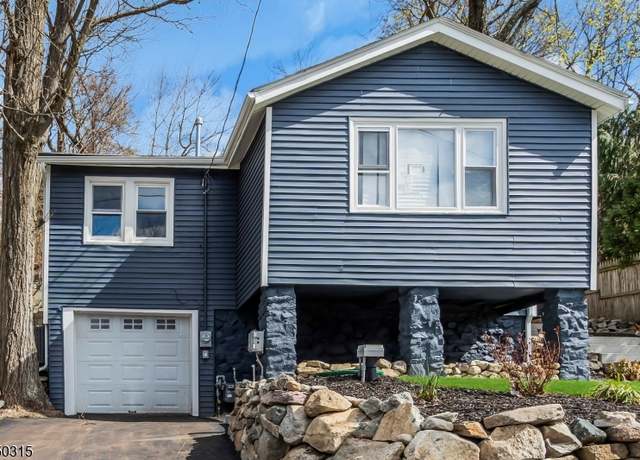 Property at 212 Lakeview Ave, Ringwood Boro, NJ 07456-2207, 2 beds, 1 bath