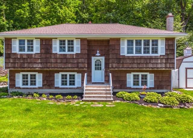Property at 1 Hemlock Dr, Franklin Boro, NJ 07416-1305, 4 beds, 2 baths