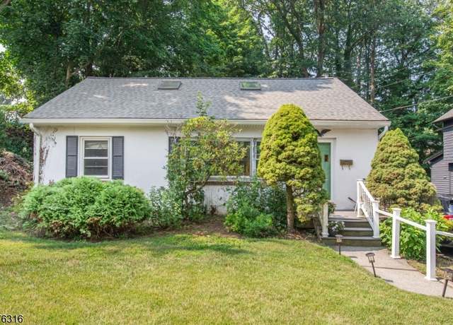 Property at 8 Ravine Ave, Caldwell Boro Twp., NJ 07006-4813, 3 beds, 1.5 baths