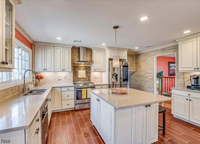 Property at 6 Mockingbird Rd, Edison Twp., NJ 08820-2752, 4 beds, 3 baths