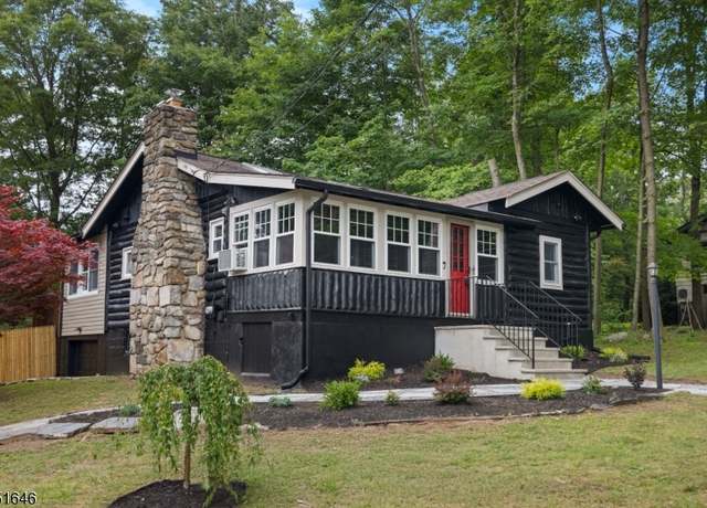 Property at 55 Hillside Ave, Jefferson Twp., NJ 07460-1908, 3 beds, 1 bath