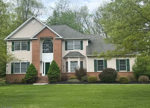 Property at 4 Ramsey Ct, Frelinghuysen Twp., NJ 07860-5544, 4 beds, 3 baths