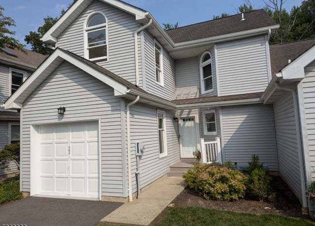Property at 22 Arthurs Ct, Berkeley Heights Twp., NJ 07922-1366, 3 beds, 2.5 baths