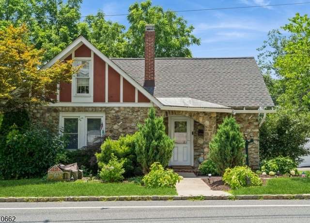 Property at 36 W End Ave, Newton Town, NJ 07860-1538, 3 beds, 2 baths