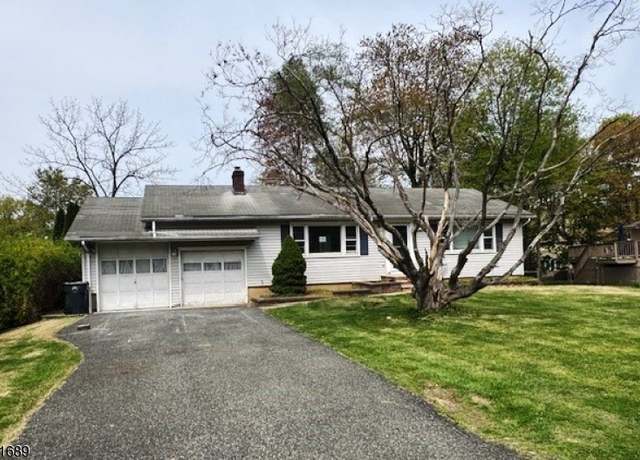 Property at 17 Hilltop Cir, Hanover Twp., NJ 07981-2016, 2 beds, 1 bath