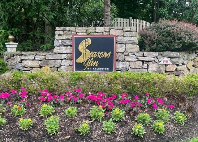 Property at 25 Maple Ln, Mount Arlington Boro, NJ 07856-1380, 2 beds, 2.5 baths