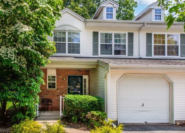 Property at 25 Maple Ln, Mount Arlington Boro, NJ 07856-1380, 2 beds, 2.5 baths