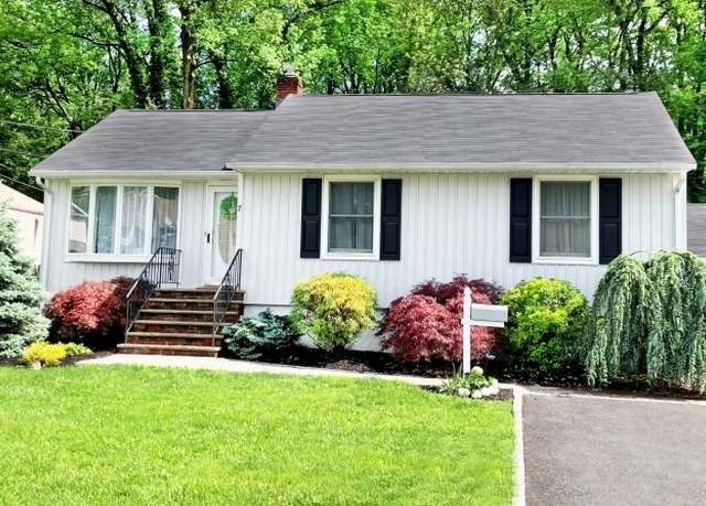 Property at 7 Park Dr, Kenilworth Boro, NJ 07033-1407, 3 beds, 2 baths