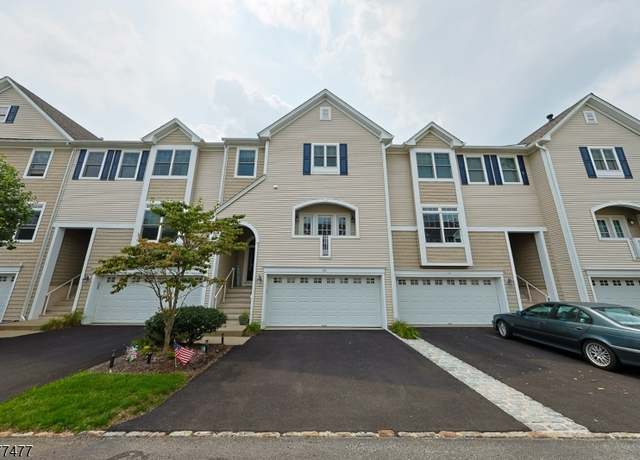 Property at 28 Lakeshore Dr, Mount Arlington Boro, NJ 07856-1429, 3 beds, 3.5 baths