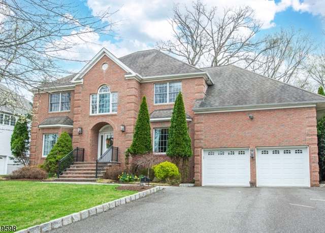 Property at 8 Inwood Ter, Fairfield Twp., NJ 07004-3805, 5 beds, 3.5 baths